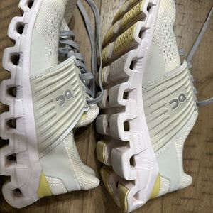 Women's Oncloud Cloudswift On running size 6.5